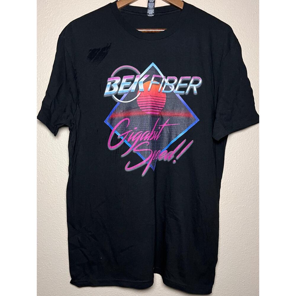 District 🌐 “BEK Fiber Gigabit Speed” Retro Tech Tee – Size L